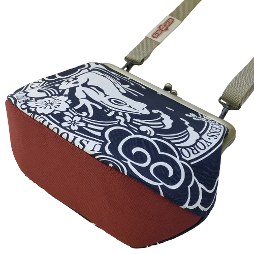 がま口バッグ ラベル柄 紺 マチ赤 - 画像 (5)